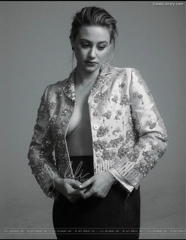 Lili Reinhart photo 3 of 1522