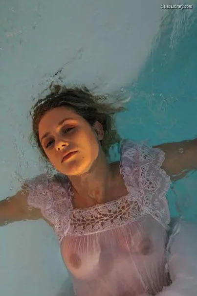Lili Reinhart photo 18 of 1522