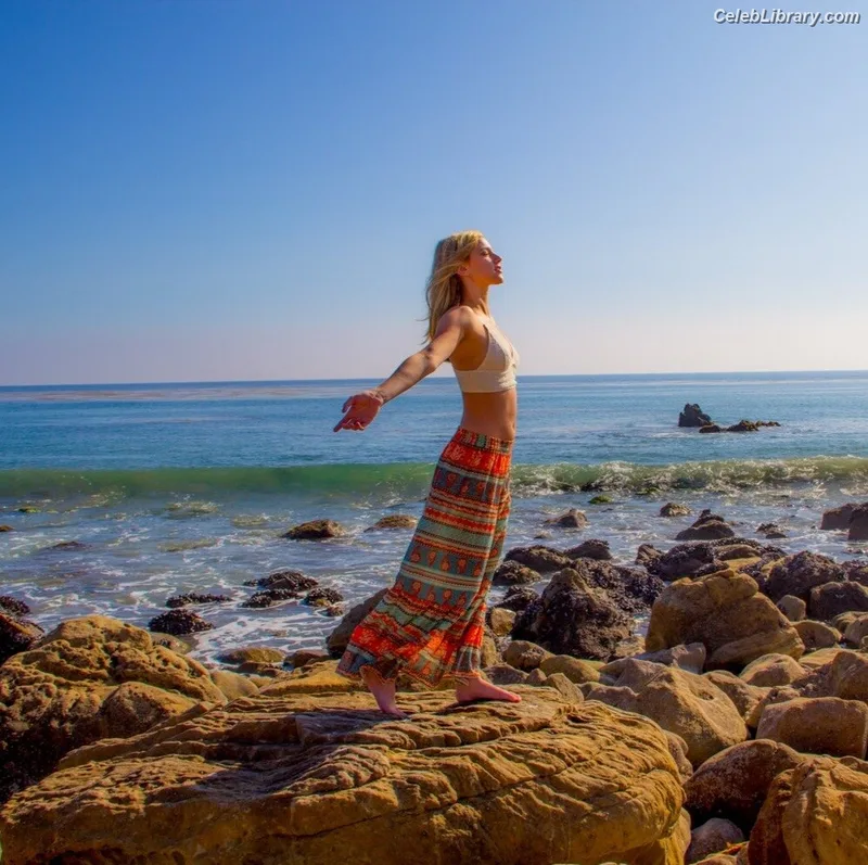 Lili Reinhart photo 20 of 1522