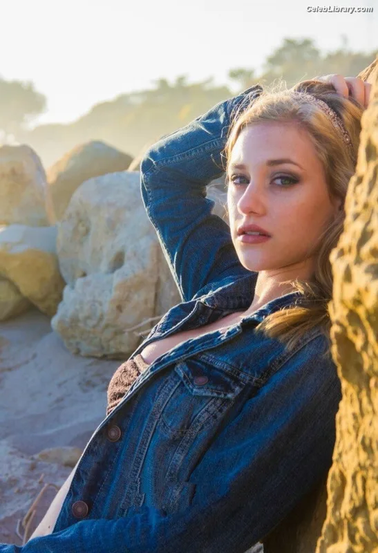 Lili Reinhart photo 24 of 1522
