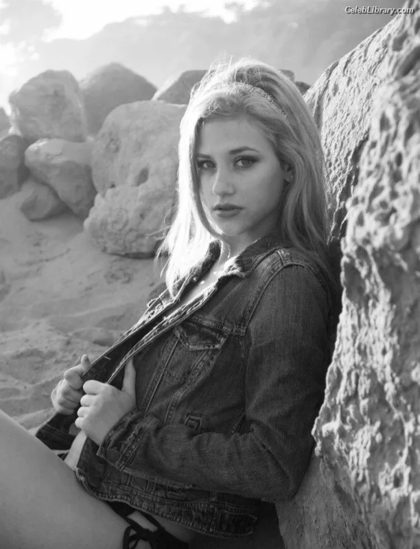 Lili Reinhart photo 1 of 1522