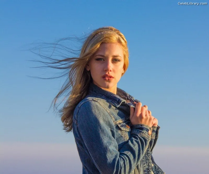 Lili Reinhart photo 8 of 1522