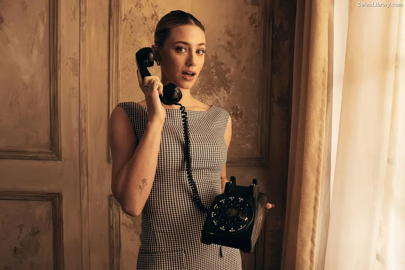 Lili Reinhart photo 2 of 1522