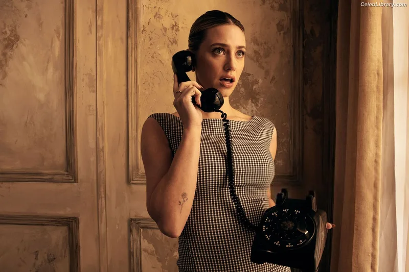 Lili Reinhart photo 3 of 1522