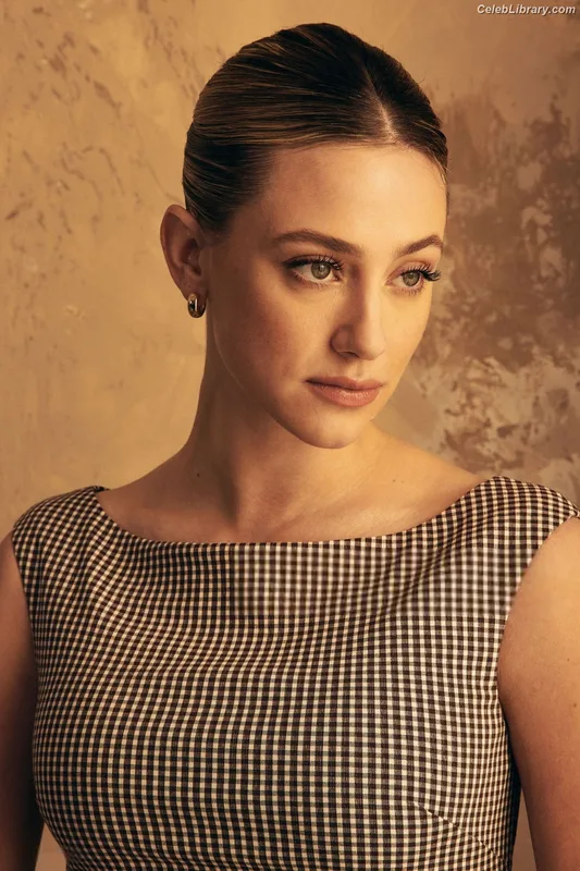 Lili Reinhart photo 11 of 1522