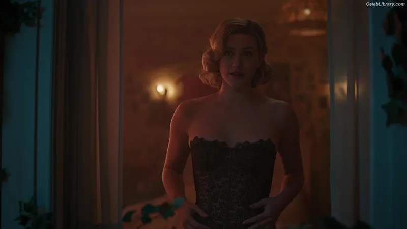 Lili Reinhart photo 24 of 1522