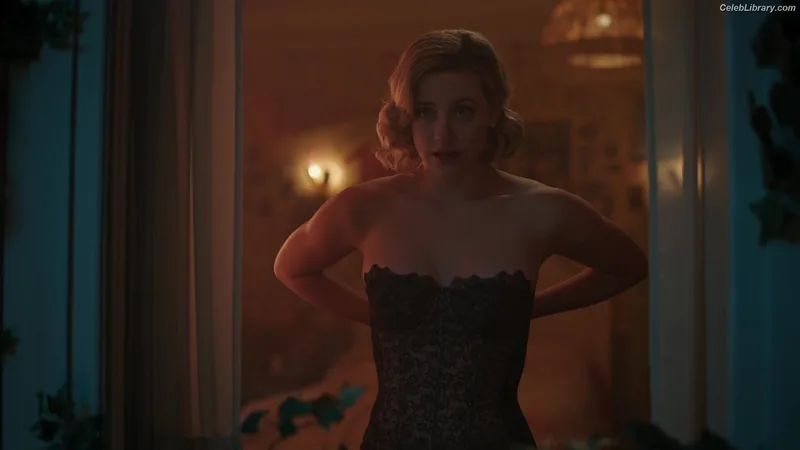 Lili Reinhart photo 1 of 1522