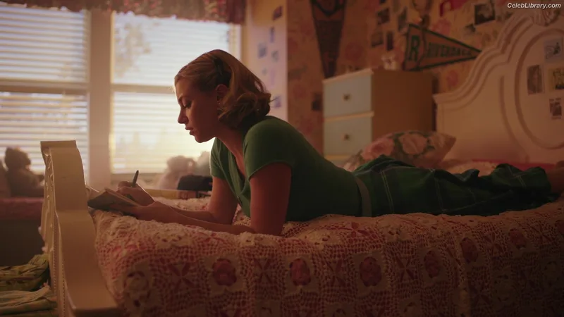 Lili Reinhart photo 2 of 1522