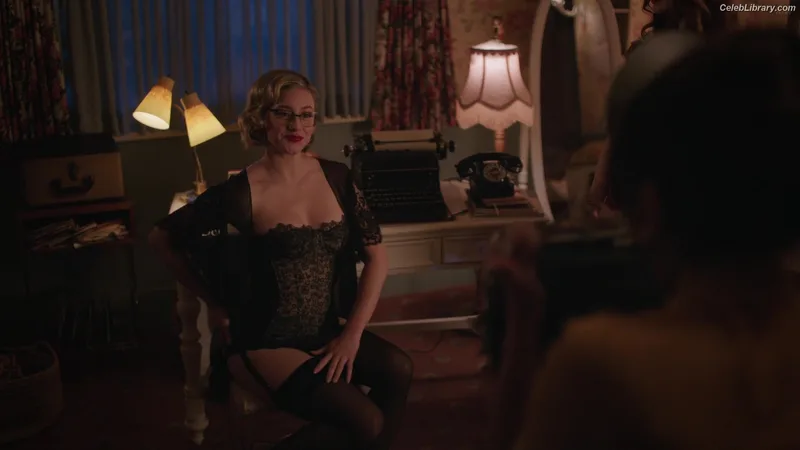 Lili Reinhart photo 4 of 1522