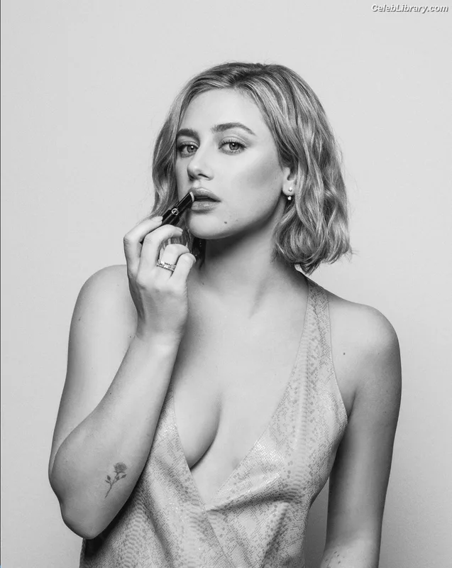 Lili Reinhart photo 10 of 1522