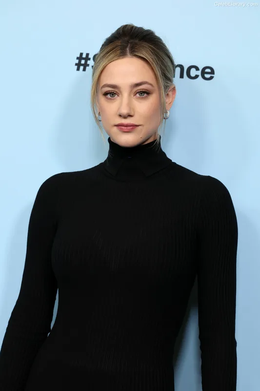 Lili Reinhart photo 5 of 1522