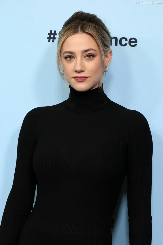 Lili Reinhart photo 7 of 1522