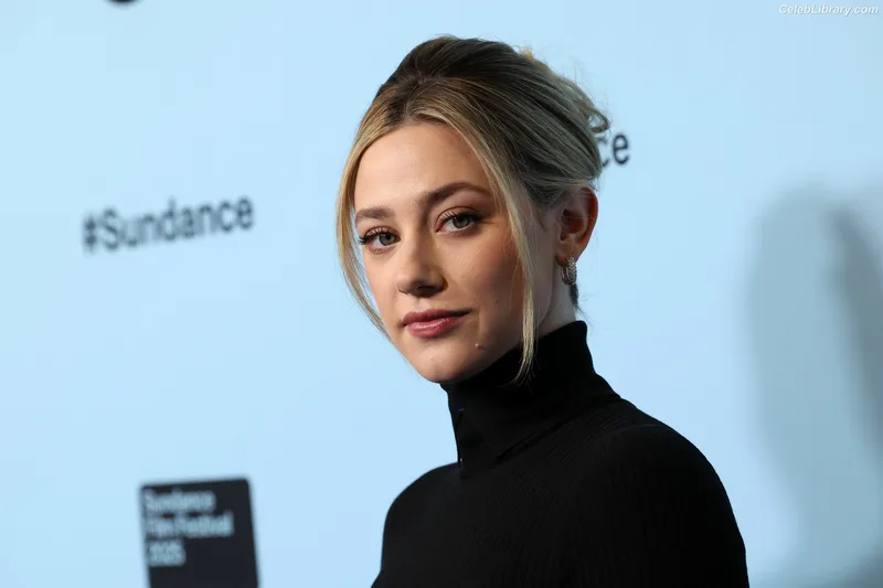 Lili Reinhart photo 17 of 1522