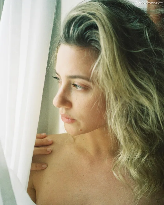 Lili Reinhart photo 16 of 1522