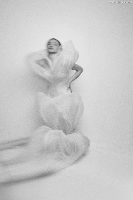 Lili Reinhart photo 19 of 1522