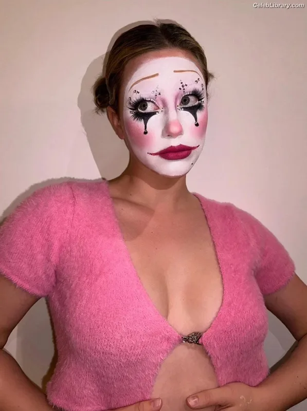 Lili Reinhart photo 22 of 1522