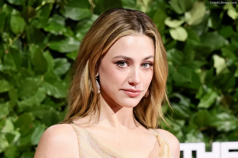 Lili Reinhart photo 9 of 1522