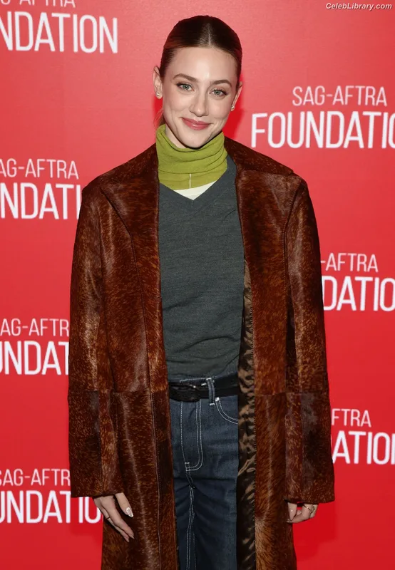 Lili Reinhart photo 19 of 1522