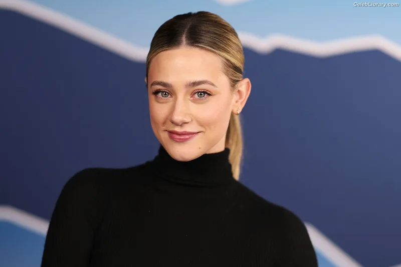 Lili Reinhart photo 24 of 1522