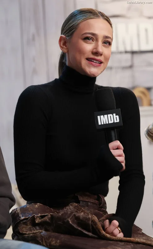 Lili Reinhart photo 2 of 1522
