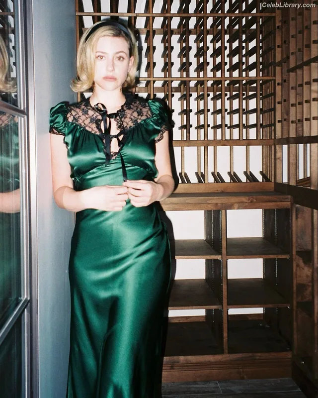 Lili Reinhart photo 7 of 1522