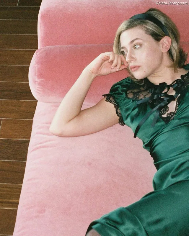 Lili Reinhart photo 9 of 1522