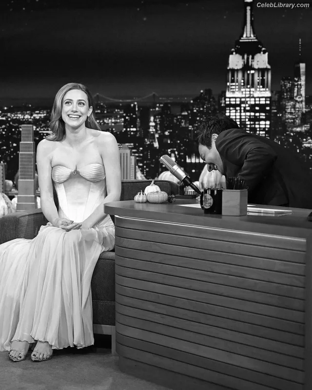 Lili Reinhart photo 9 of 1522