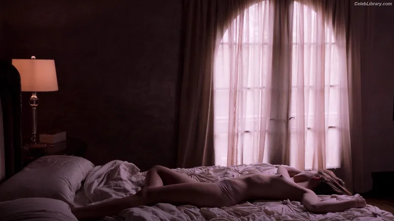 Lili Simmons photo 8 of 104