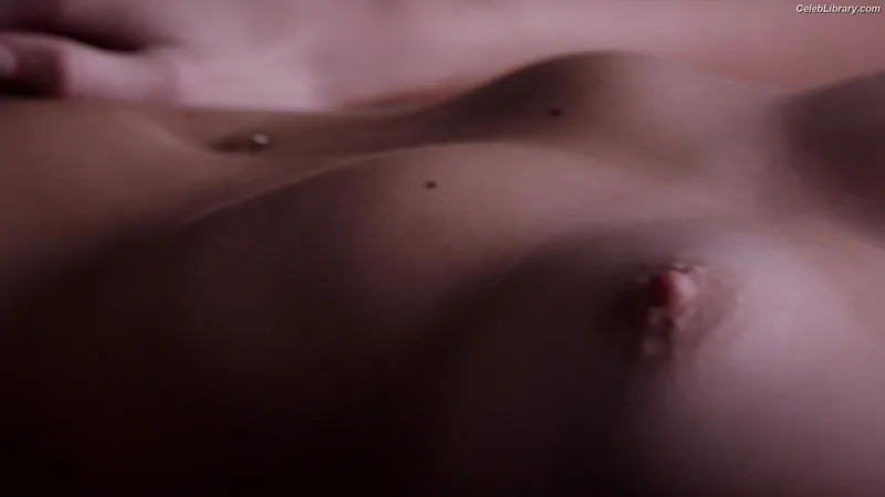 Lili Simmons photo 14 of 104