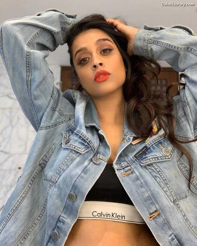 lilly singh photo 3 of 297