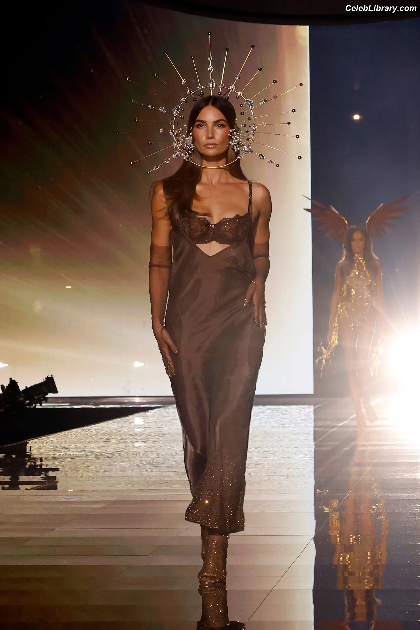 Lily Aldridge photo 7 of 177