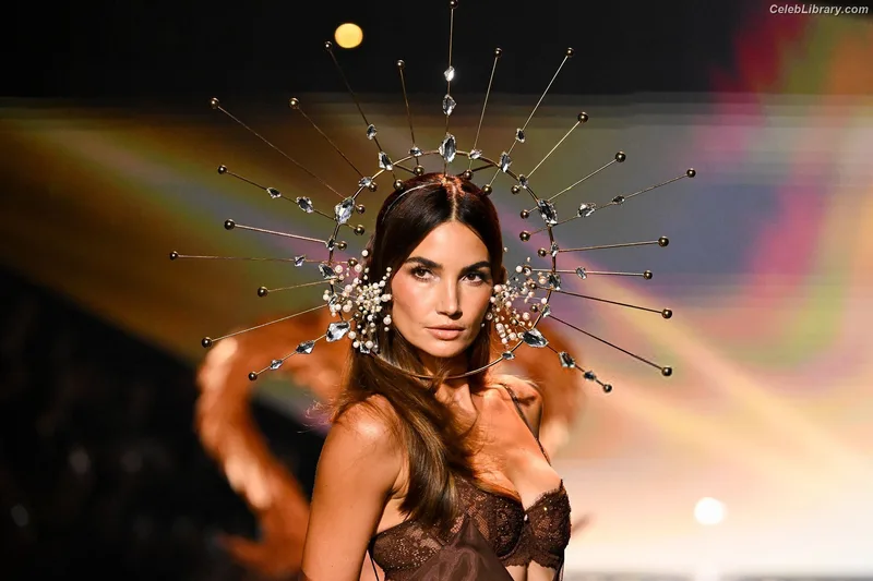 Lily Aldridge photo 5 of 178
