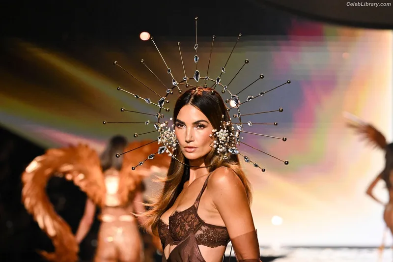 Lily Aldridge photo 12 of 178
