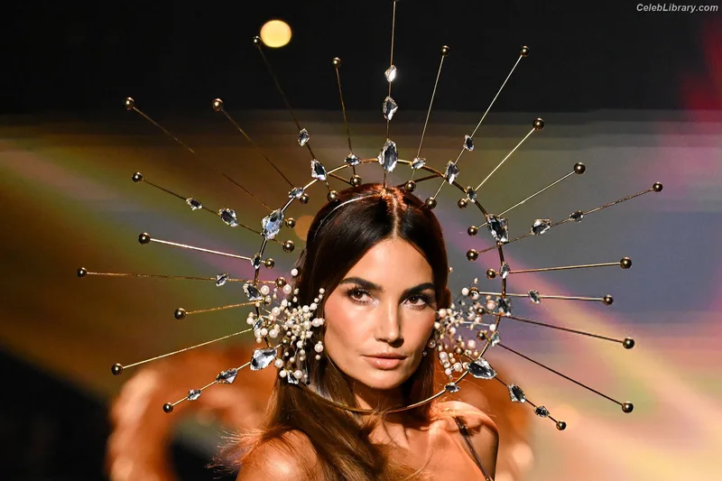 Lily Aldridge photo 13 of 178