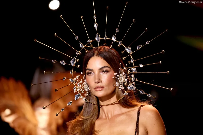 Lily Aldridge photo 21 of 178