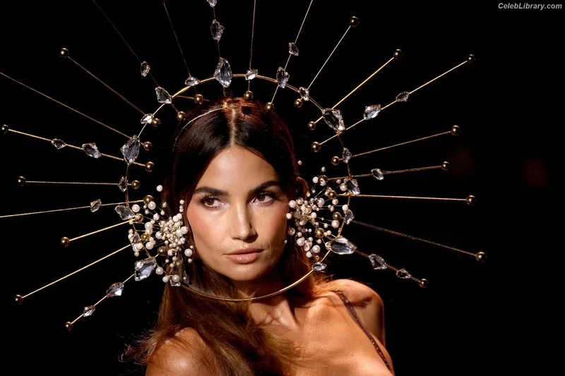 Lily Aldridge photo 22 of 178