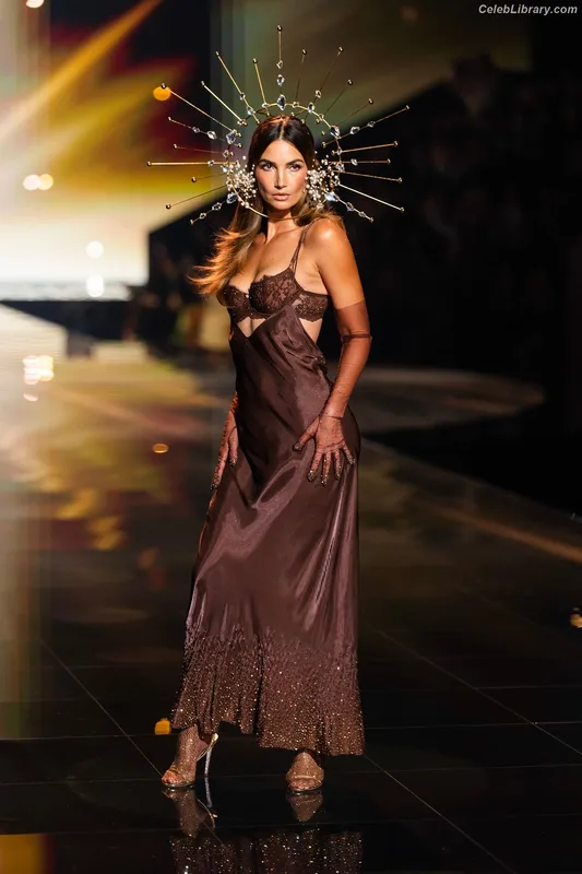 Lily Aldridge photo 2 of 178