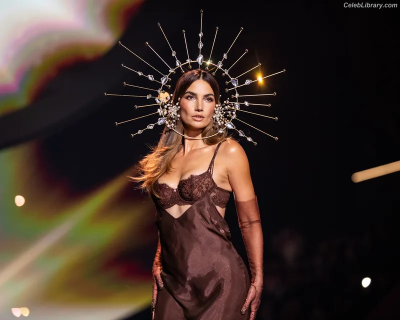 Lily Aldridge photo 4 of 178