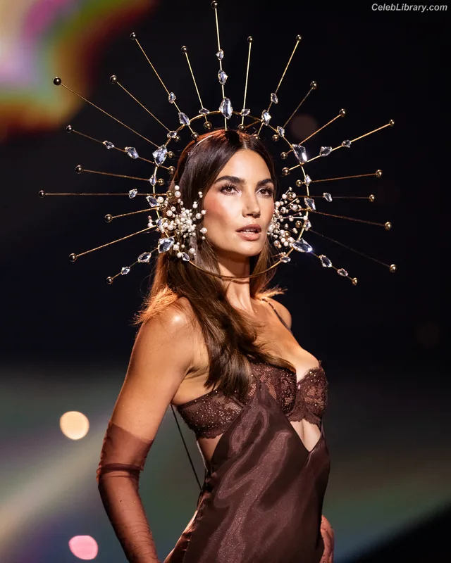 Lily Aldridge photo 15 of 178