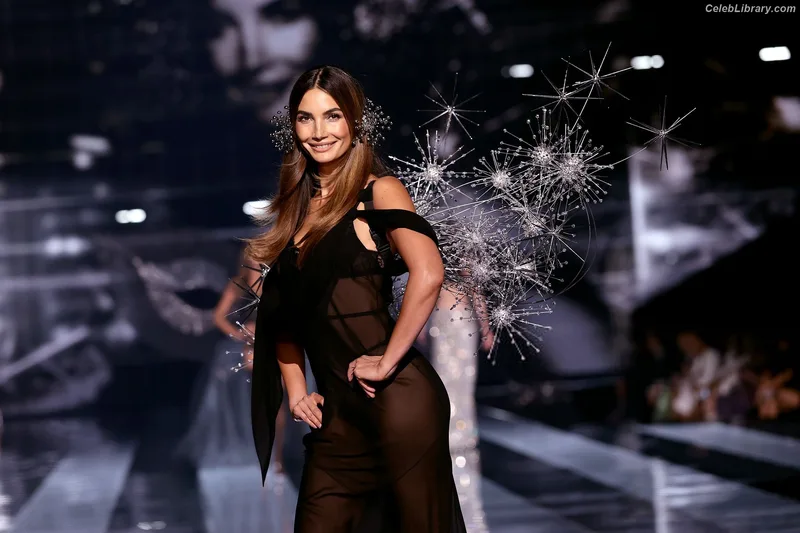 Lily Aldridge photo 20 of 178