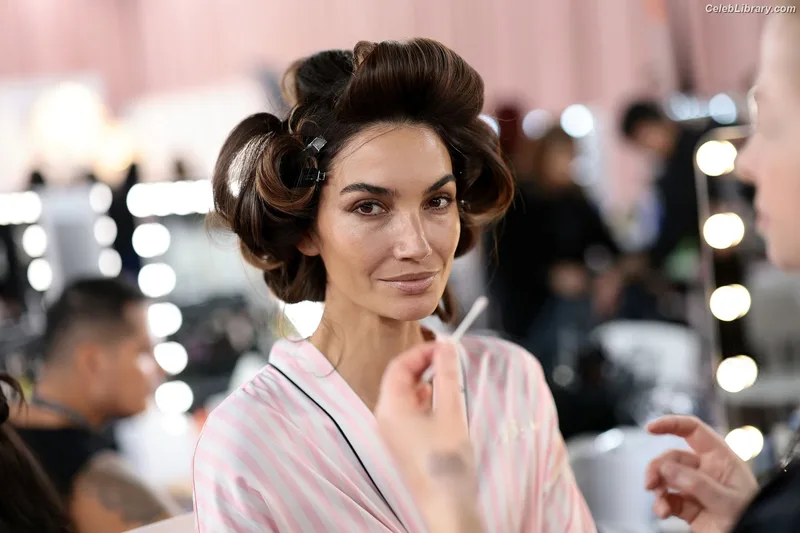 Lily Aldridge photo 2 of 178