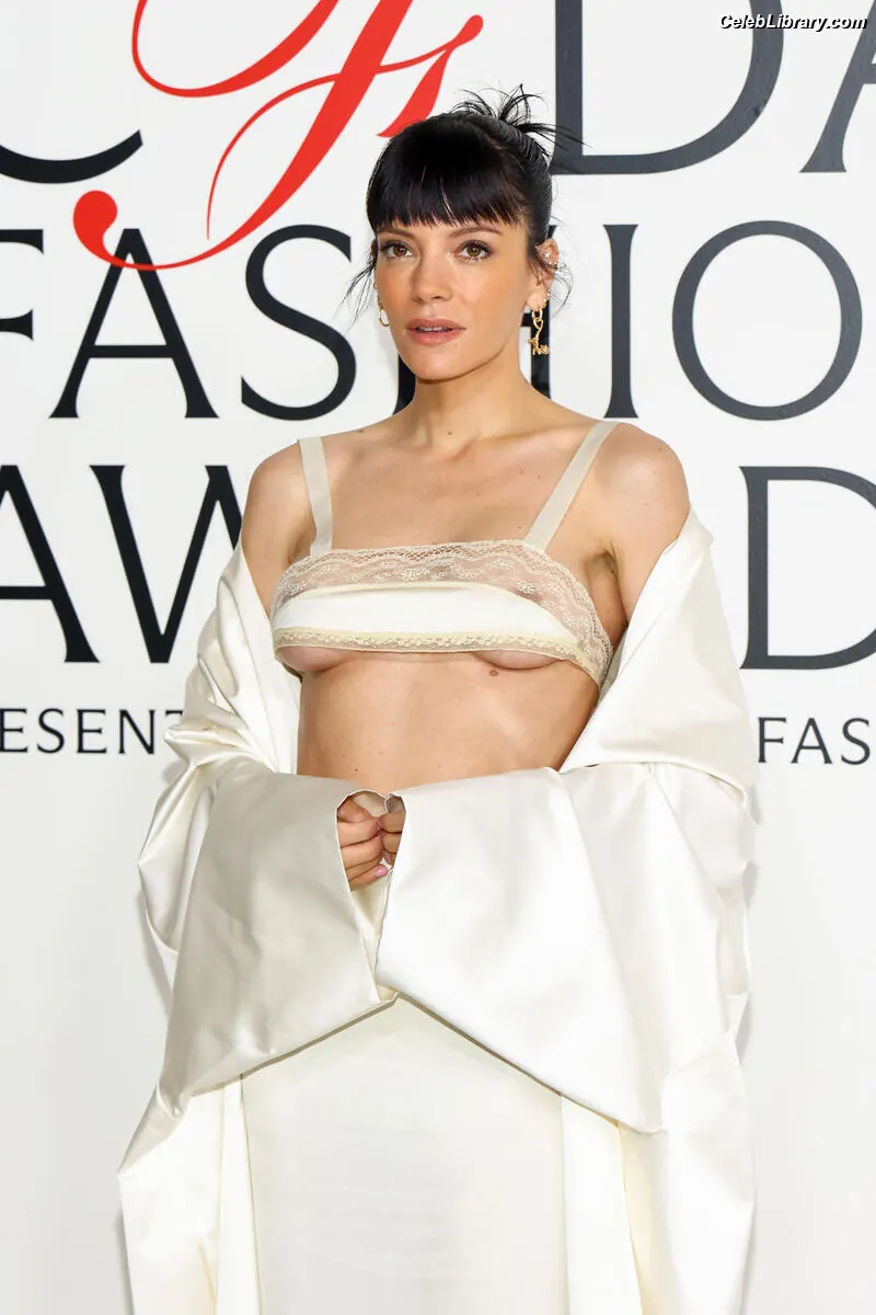 Lily Allen photo 14 of 436