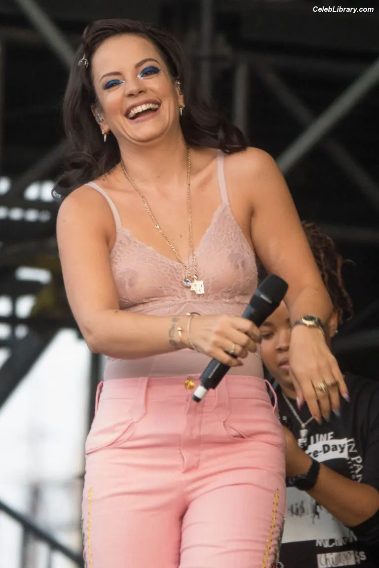 Lily Allen photo 3 of 436