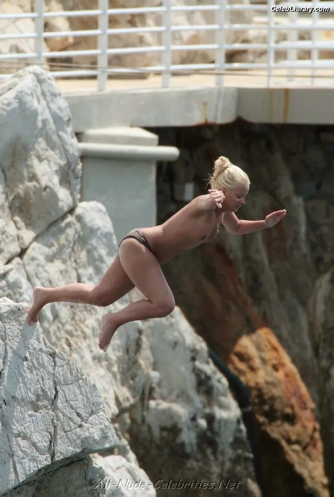 Lily Allen photo 19 of 436