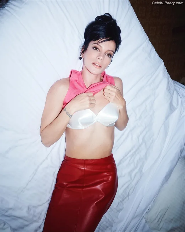 Lily Allen photo 3 of 437