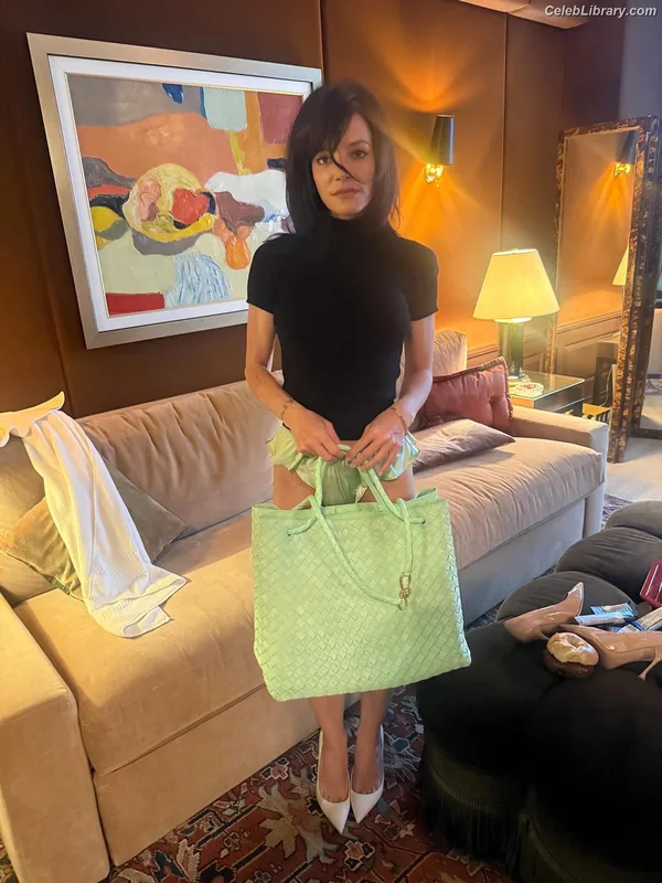 Lily Allen photo 8 of 437
