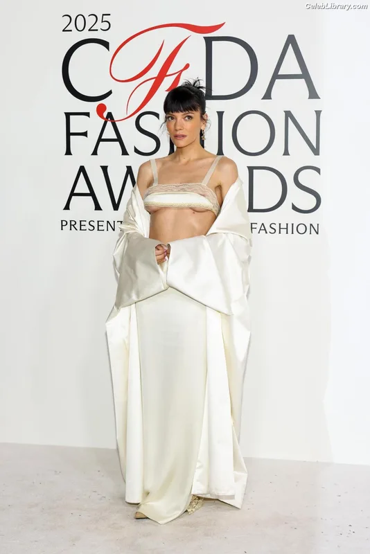Lily Allen photo 11 of 437