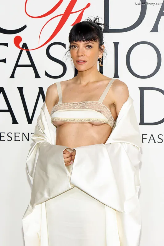 Lily Allen photo 14 of 437
