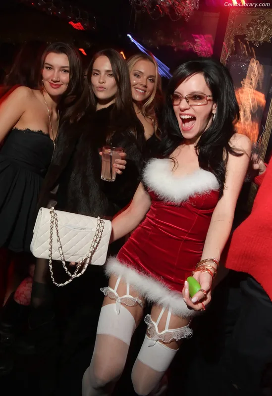 Lily Allen photo 22 of 437