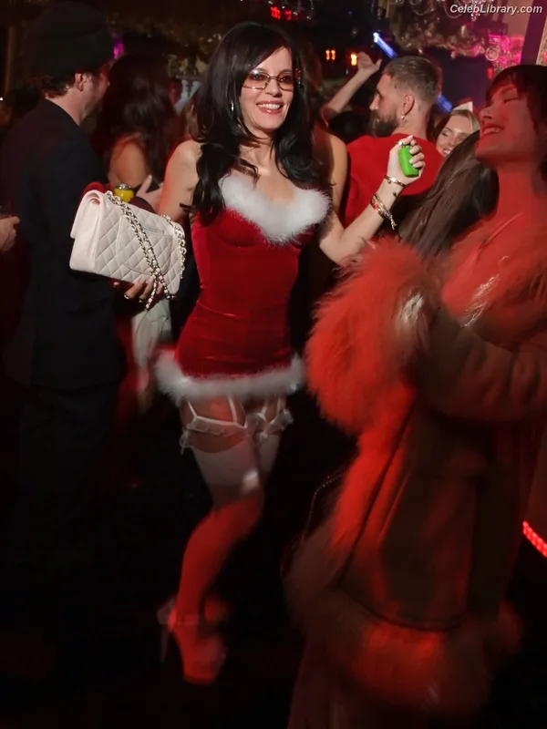 Lily Allen photo 24 of 437